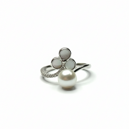 Rivansh minimal pearl ring featuring a single genuine freshwater pearl in a protective 925 silver bezel mount.