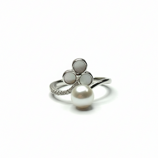 Rivansh minimal pearl ring featuring a single genuine freshwater pearl in a protective 925 silver bezel mount.